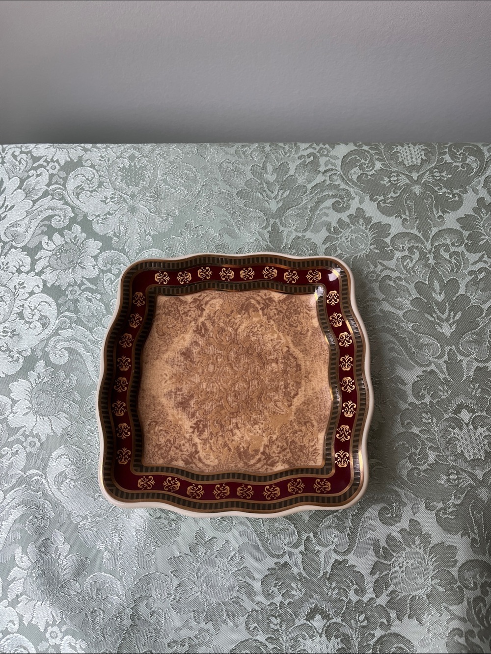 Croscill Townhouse Red Gold Burgundy Ceramic Soap Dish Vanity Trinket Dish 6x6